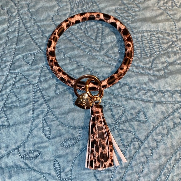 Leopard Bangle Bracelet Keyring - Picture 2 of 12
